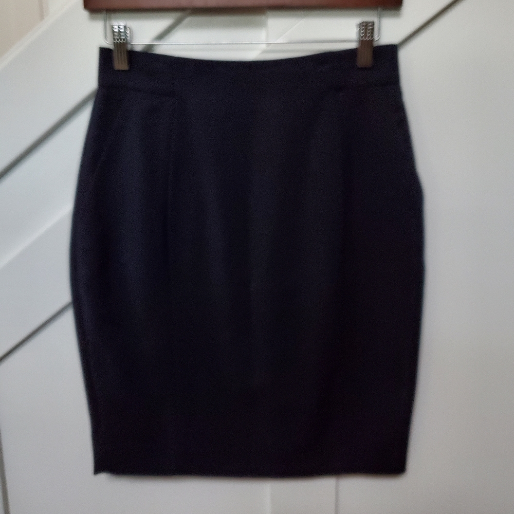 Navy fitted lined short skirt